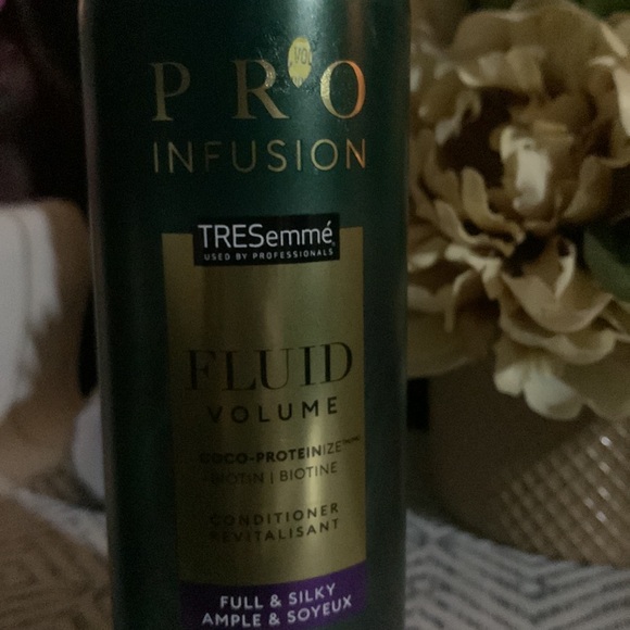 Set Of TRESemme’ Fluid Volume Conditioners - Picture 5 of 10